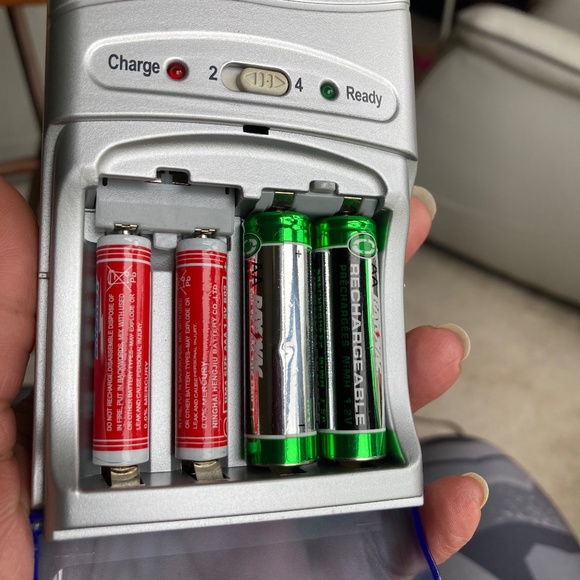 Ultra Fast Battery Charger For AA & AAA Batteries Ni-MH & Ni-CD - Picture 10 of 16